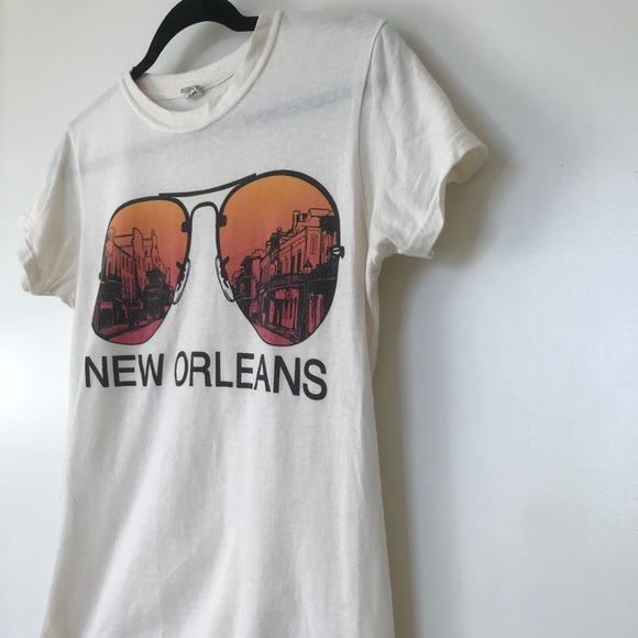 New Orleans Tee w/ Aviator Glasses Graphic - Picture 5 of 10